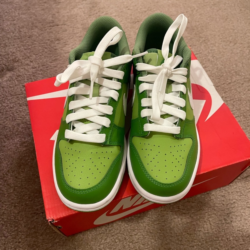 Nike Dunk Low - Picture 2 of 5